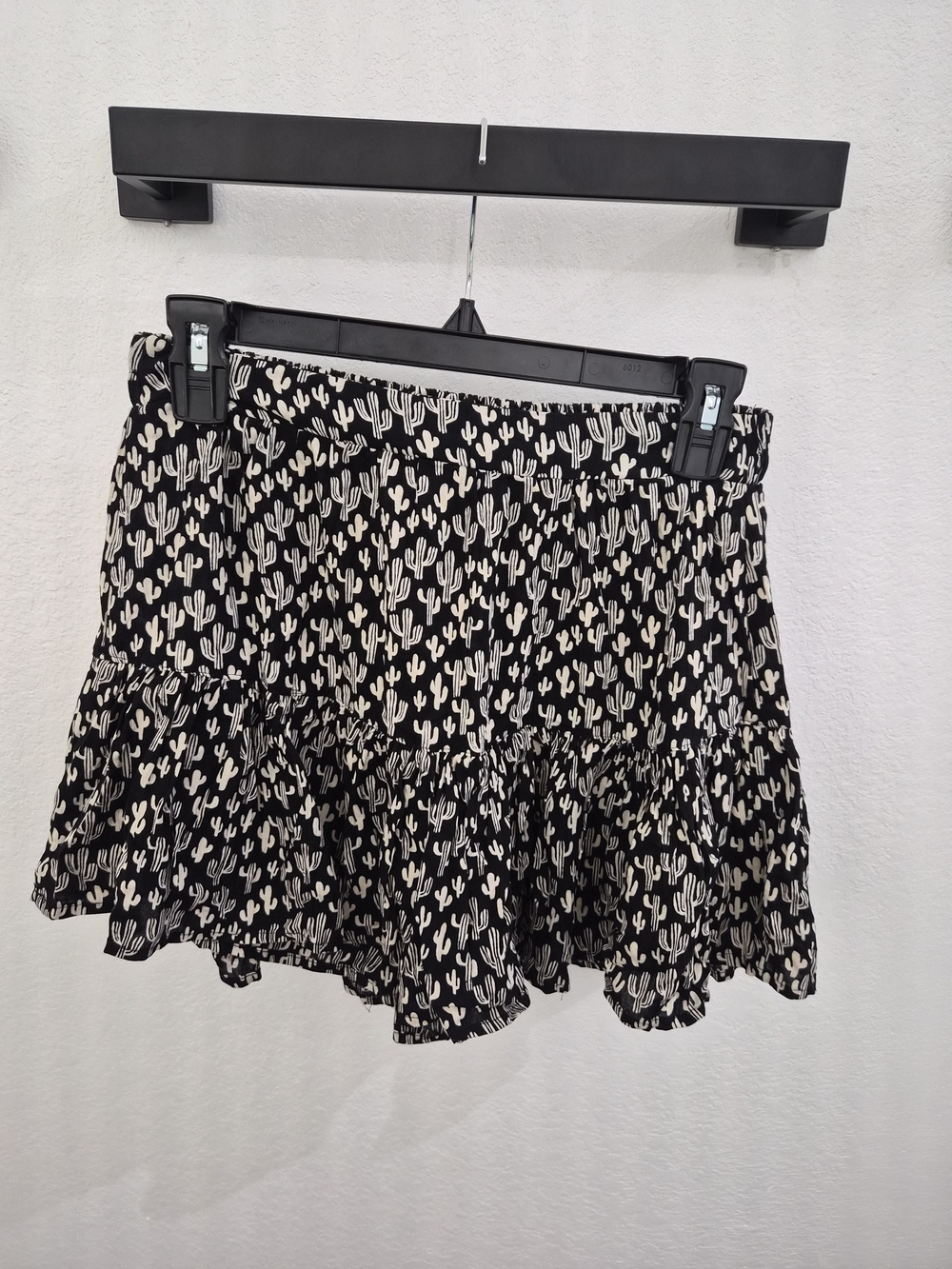 Black/Cream Cactus Ruffle Mini Skort-- Worn Once!!